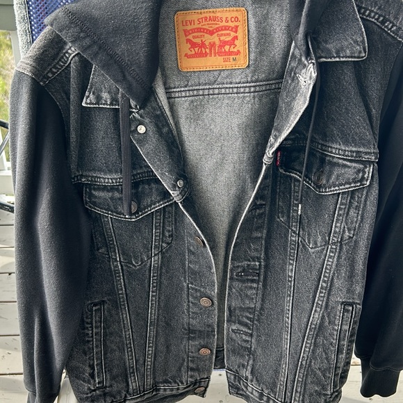 Man, jeans, jacket - Picture 4 of 6